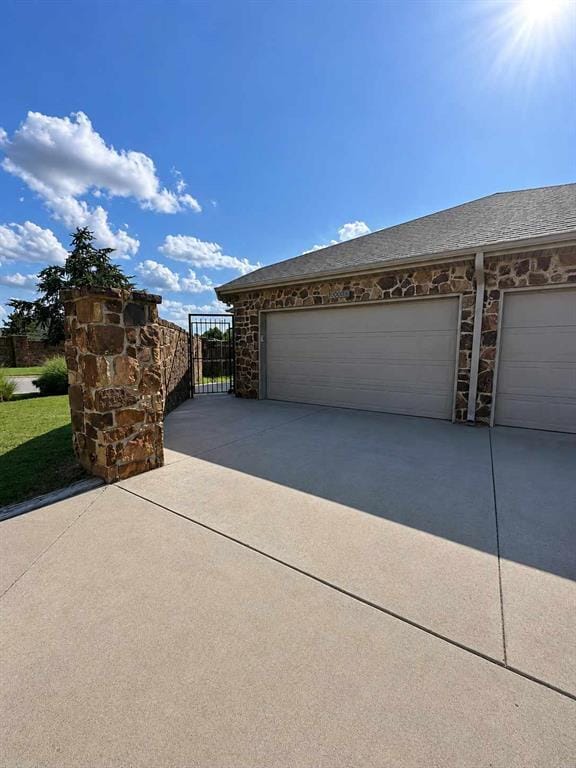 Building Photo - 10000 Shadowview Dr