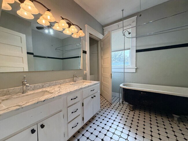 Building Photo - 1283 Harbert Ave