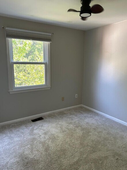 Building Photo - 9012 Piney Grove Dr