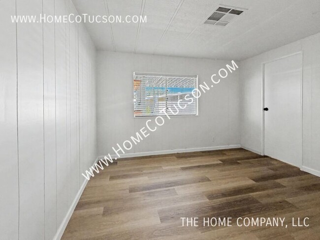 Building Photo - 264 W Aliso Dr