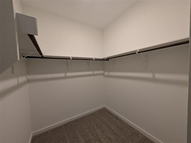 Building Photo - 3025 Egan Dr