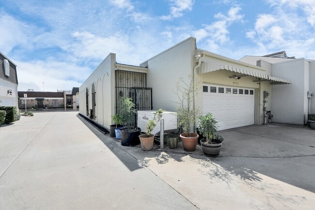 Building Photo - 4112 Meyerwood Dr