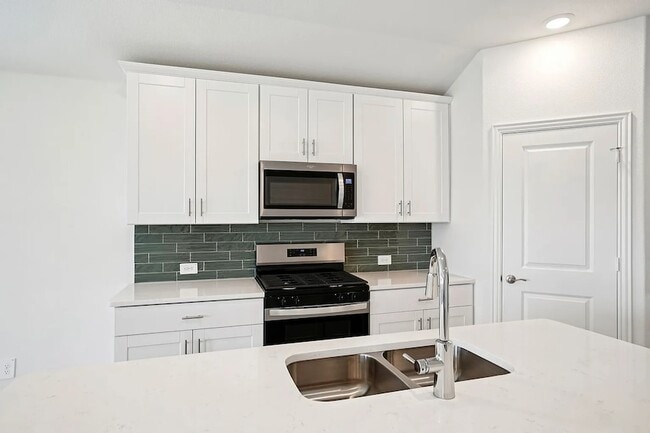 Building Photo - 704 Edgehurst Dr