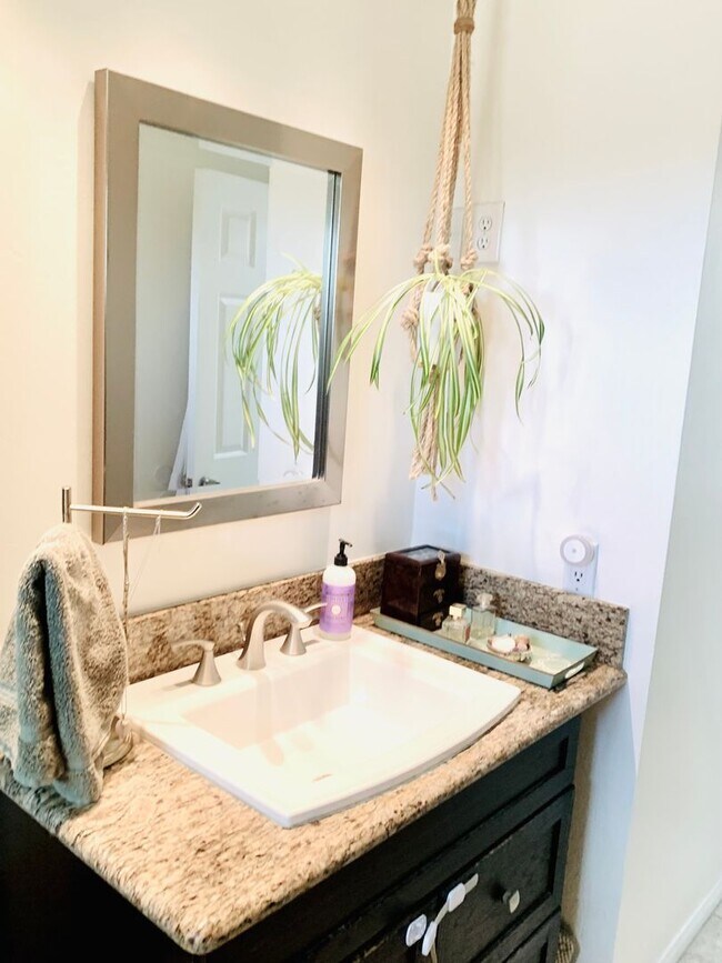 Building Photo - BEAUTIFUL 2BD/2.5BA Condo Available in Nor...