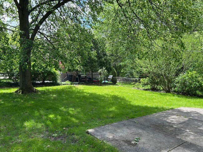 Building Photo - Spacious Colonial For Rent in Lyndhurst