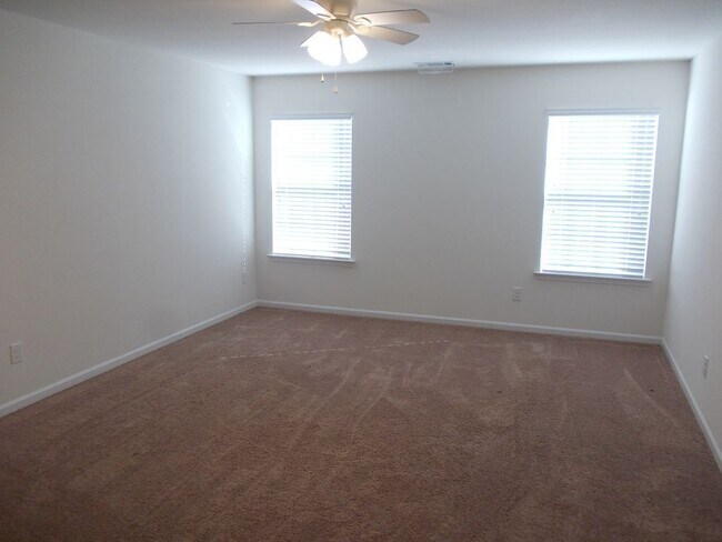Building Photo - 2528 Walnut Forest Dr