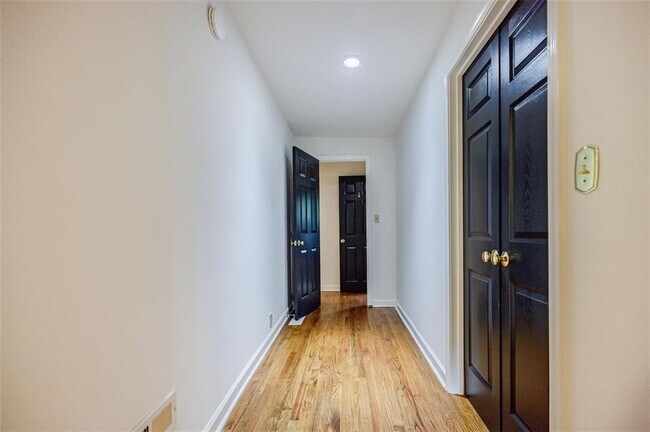 Building Photo - 183 Locust St NE