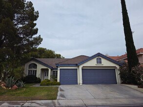 Building Photo - Single Story Home w/Pool in The Lakes!