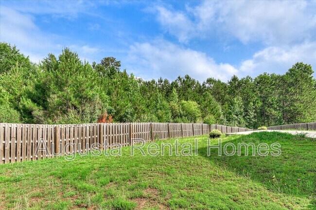 Building Photo - 5060 Vine Ln