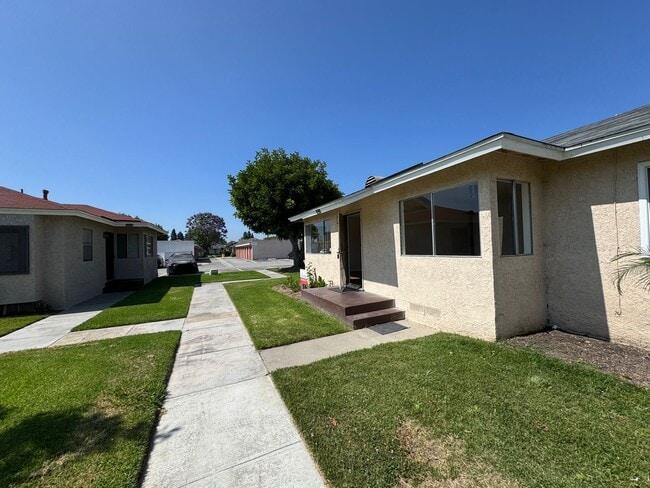 Building Photo - Spacious and Light 2 bedroom in Avalon Gre...