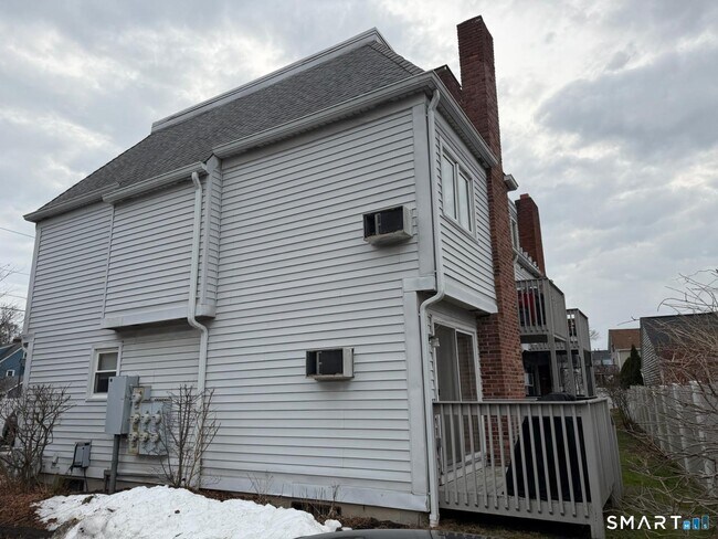 Building Photo - 678 Savin Ave