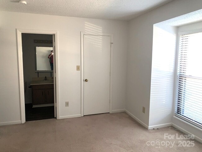 Building Photo - 11026 Harrowfield Rd