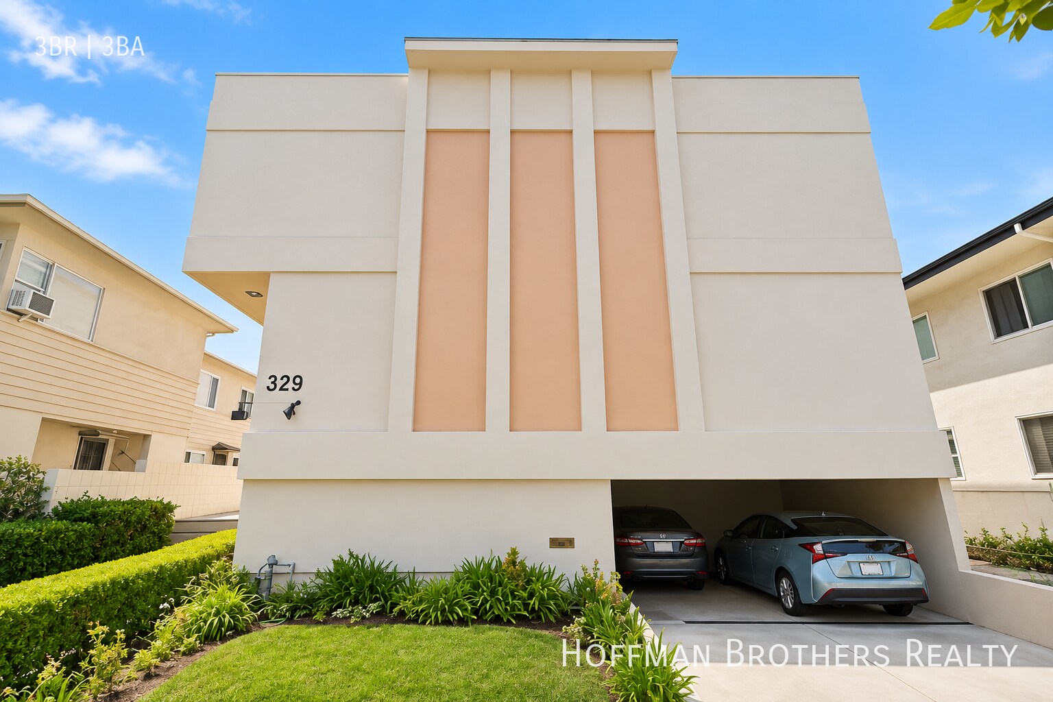 Building Photo - 329 S Doheny Dr