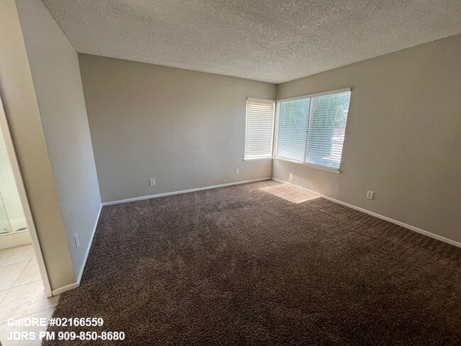 Building Photo - Riverside 4 Bedroom Home