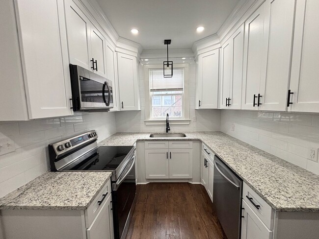 Building Photo - Bungalow in rosewood