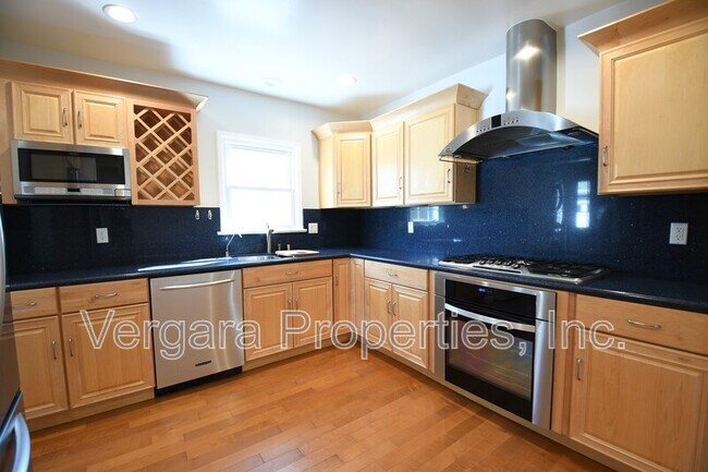 Building Photo - 6531 W 85th St