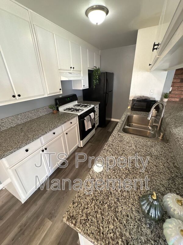 Building Photo - 6436 Bremen Dr