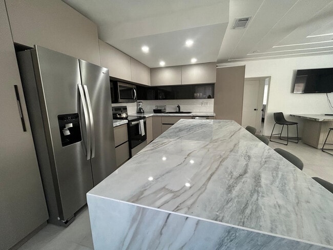 Building Photo - 217 SW 15th St