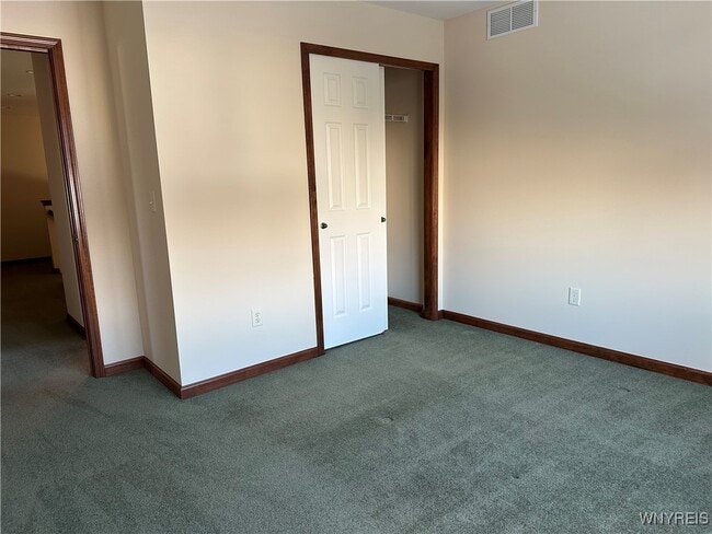 Building Photo - 8047 Laurel Park Ln