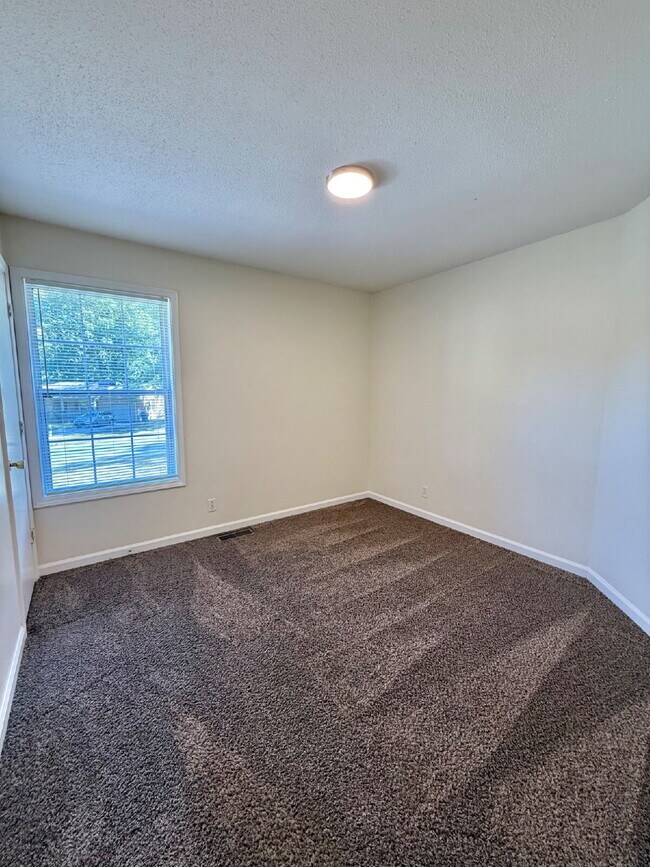Building Photo - 200 Mill Creek Rd