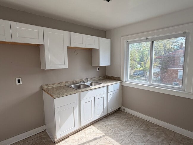 Building Photo - 16728 Woodingham Dr