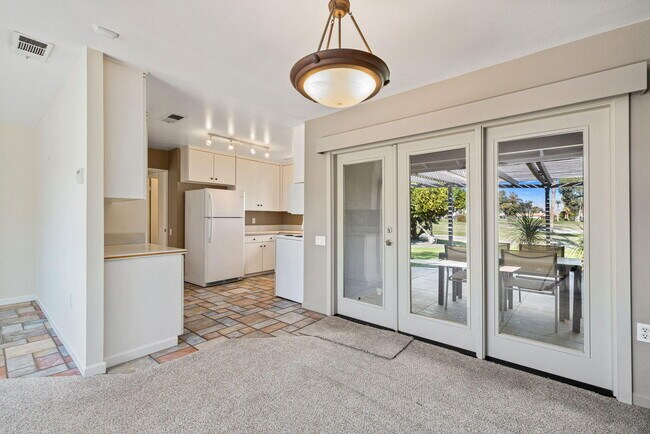 Building Photo - 77530 California Dr