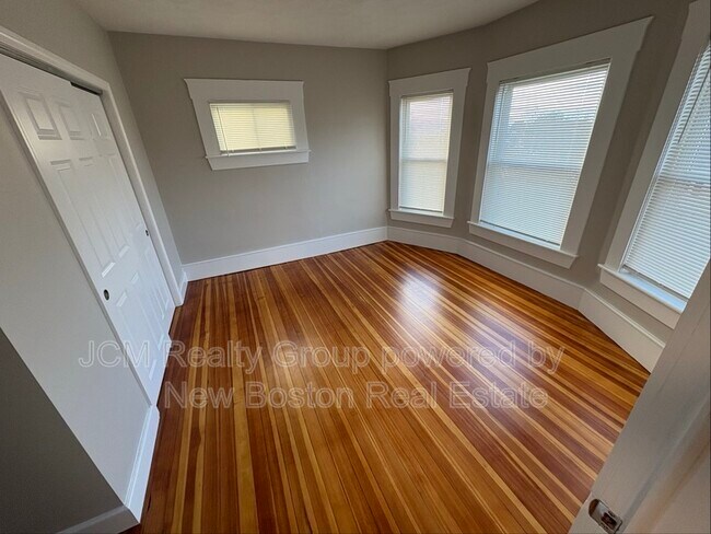 Building Photo - 83 Swan St