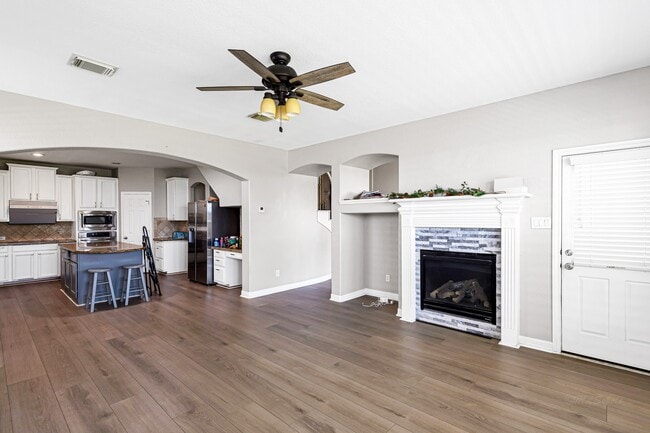 Building Photo - 27923 Barberry Banks Ln