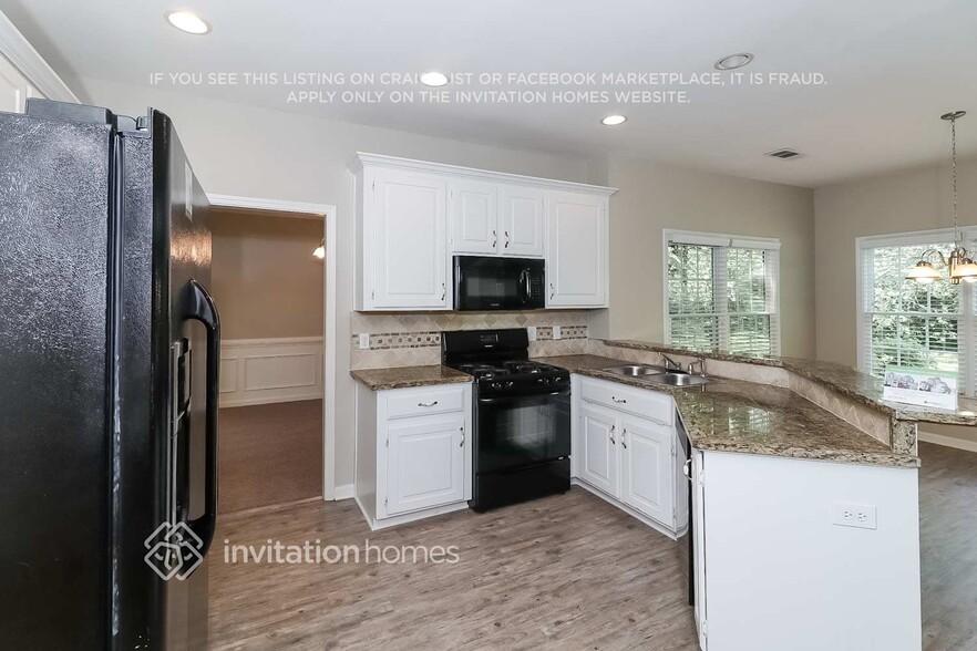 Building Photo - 3843 Laurel Dr NW