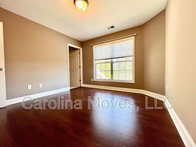 Building Photo - 134 Trailside Ln