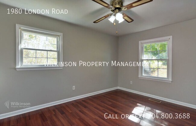 Building Photo - 3 Bedrooms, 2 Baths Ranch In Mooresville Q...