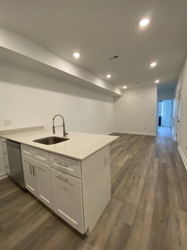 Building Photo - 667 N 52nd St