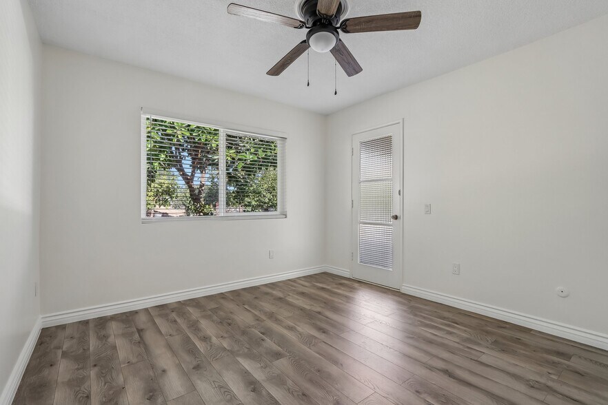 Building Photo - 1184 Lyndhurst Dr