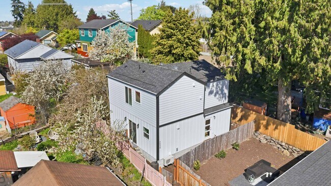 Building Photo - 3Bd/3Ba Seattle Home