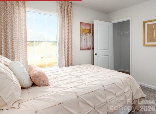 Building Photo - 1720 Vanderlyn St