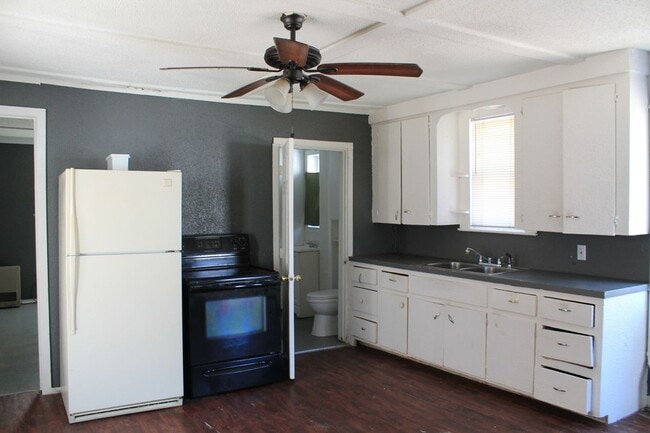 Building Photo - 12 Gold St