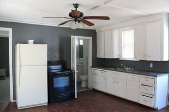 Building Photo - 12 Gold St