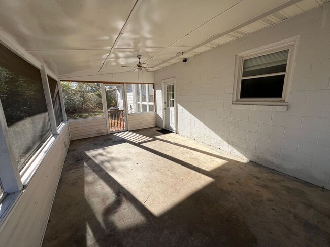 Building Photo - Cozy Home in Westmoreland County