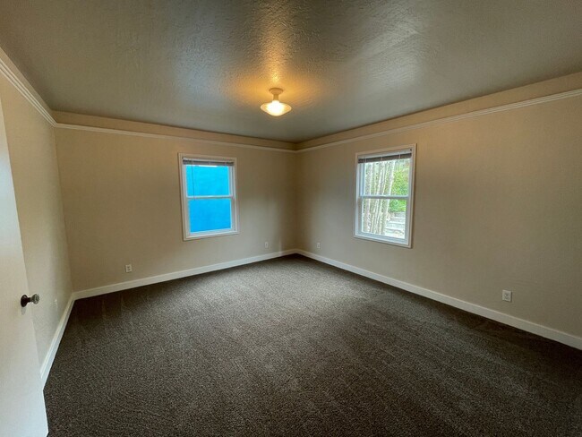 Building Photo - A gorgeous 3 bedroom and 1 bathroom home in Pacifica!