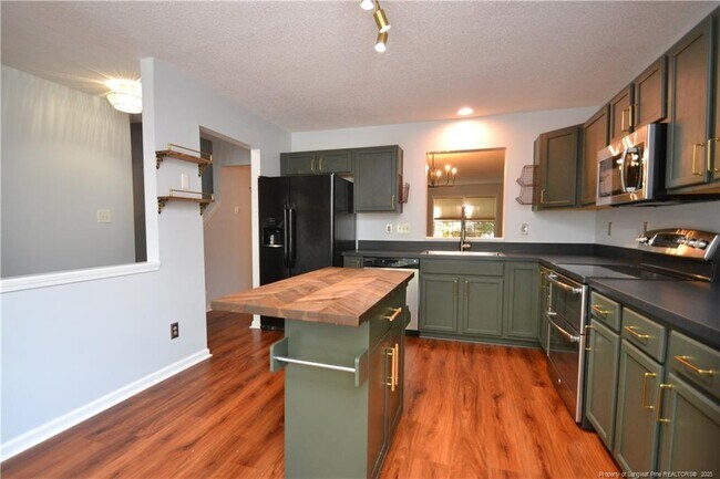 Building Photo - 308 Black Bird Ct