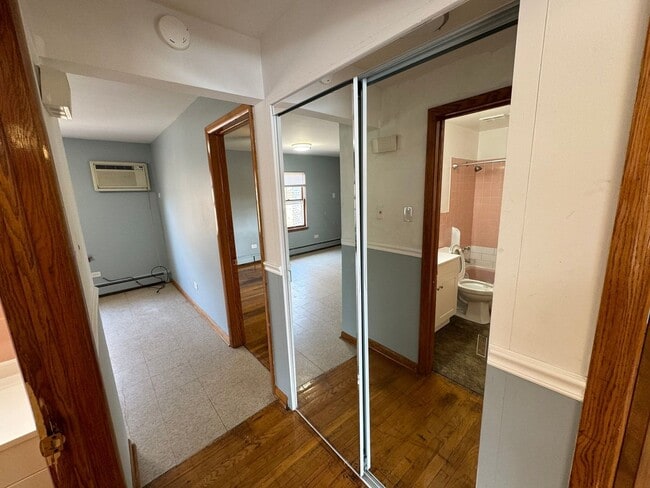 Building Photo - 3014 W 59th St