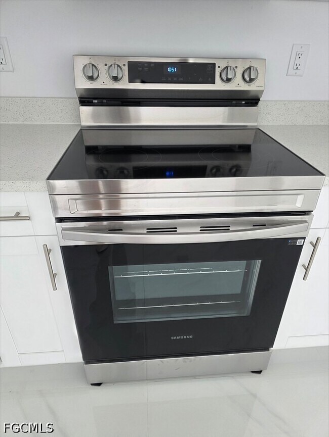 Building Photo - 821 Bell Blvd