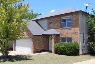 Building Photo - 2520 Glen Field Dr