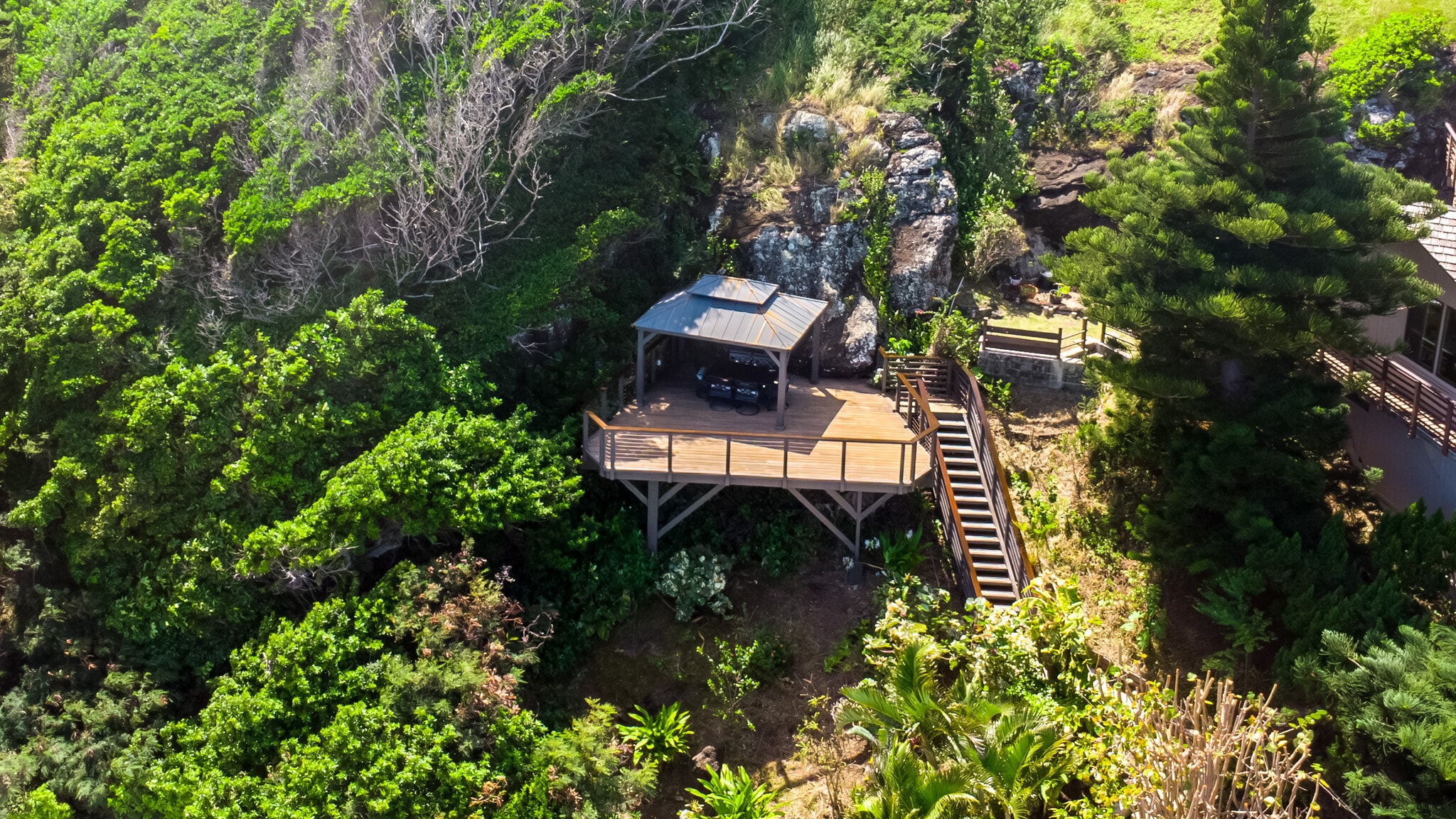 Crowsnest for Whale watching and gazing at the Mokulua Islands - 21 Aalapapa Pl