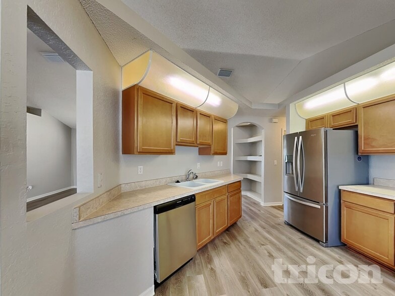 Building Photo - 2425 Bishop Rd