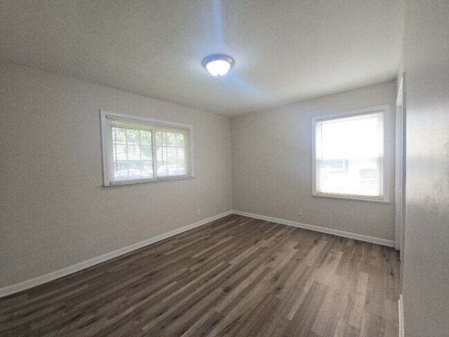 Building Photo - 1011 Blakley Dr