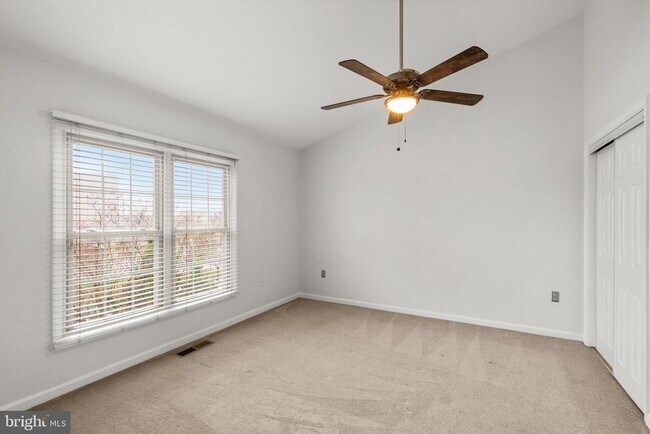 Building Photo - 1120 S Kenwood Ave