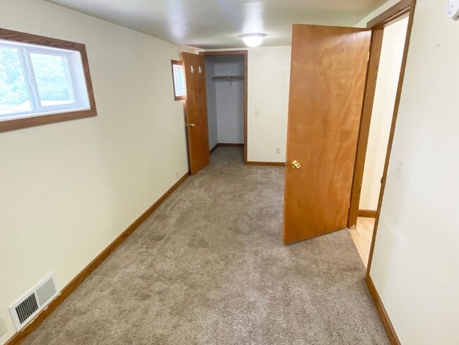 Building Photo - 4-Bedroom, 1 Bath Southeast Side Single Fa...