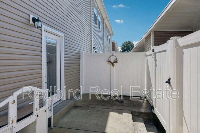 Building Photo - 248 Rowlette Cir