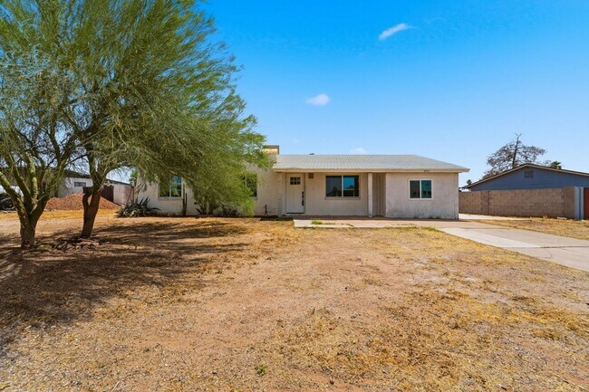 Building Photo - Discover this beautifully renovated 3-bedroom, 2-bath home in Mesa, AZ!